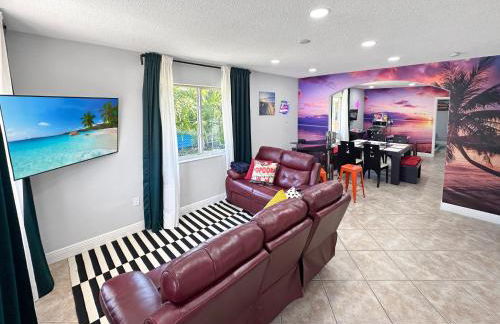 Vacay Spot Happy Escape 15 Min Beach Massage Shower Prime LOC! 6 blocks away from Bars, Nite Clubs, Res, Shops - Photo 12