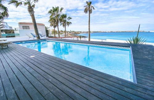 Villa Los Flamencos by Veaco- Beachfront & pool - Photo 41