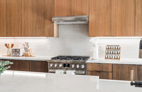 Emerald City in Downtown Eagle - Photo 16