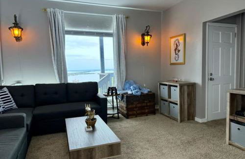 Comfy, Close to Downtown with Lake & Lift Bridge Views - Foto 42