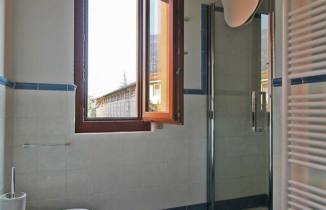 Apartment Self - Photo 16