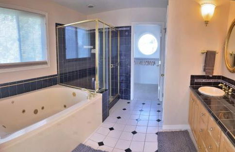 8-Bedroom Home Near the Foot of the Rocky Mountains - Foto 10