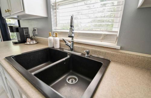 Modern Comfort Loves Park - Stylish 3BR Getaway - Foto 23