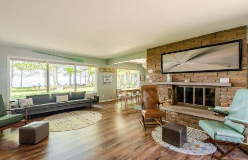 All the Waters Retro Home on Lake Michigan- Your Own PRIVATE BEACH - Foto 52