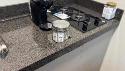 Studio com quarto e banheiro em frente ao Parque do Lago Acomoda até 2 pessoas 1 cama - Foto 4