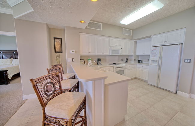 Stylish Oceanfront Condo with Beach and Picnic Area Access - Unit 1706 by RedAwning - Foto 10
