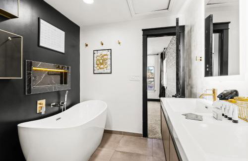 Stunning Carrollton Castle with 4 Bedrooms + Pool + Media Room - Foto 31