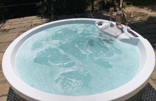 Little Gem with Private Hot Tub - Up to 25 percent off ferry - Foto 20