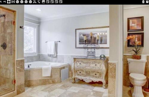 Close to Downtown, 11-Person Swim Spa-Hot Tub, 75" TV 4 Movie Nights, Spacious, Walk To Restaurants, Ping Pong - Foto 23