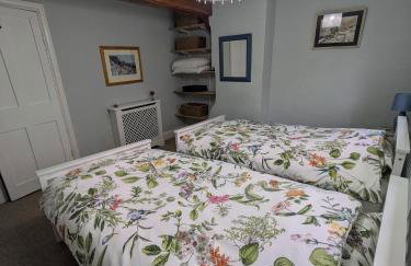 Characterful 2 bed cottage in excellent location - Photo 25