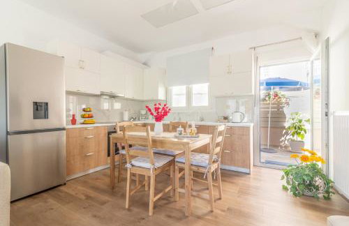 Sophia's Comfortable Home with a Private Backyard - Foto 8