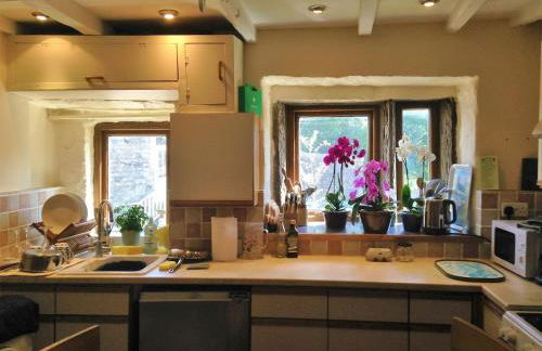 Bijou Cottage in Brontë Country with Wood-burning Stove & Hot Tub Spa - Foto 5