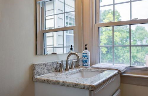 Harrisonburg Hidden Gem Across from JMU & Hotspots - Foto 41