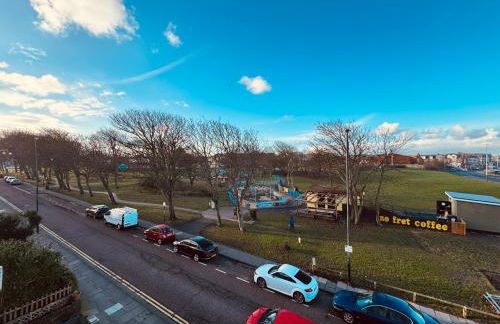 Spanish City View 2, Luxury Sea Front Apartment Free Onsite Parking - Foto 14