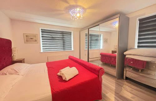 2BR Comfortable Spacious Furnished Property with Parking - Foto 1