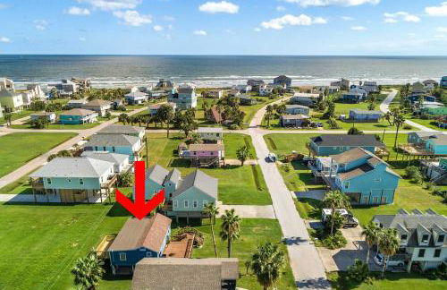 Walk to Beach and State Park! Bungalow in Galveston - Photo 25