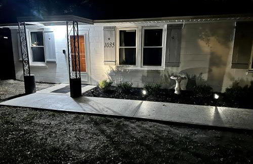 White Picket Fence - EV Charger! - Foto 34