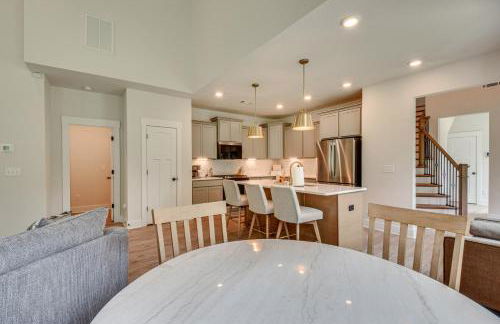 5 Mi to Memorial Stadium and Beach Modern Townhome - Foto 7