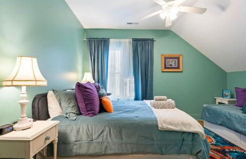 4BR Themed Stay Suite Near NC State Downtown Sleeps 10 - Foto 35