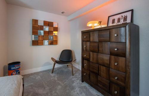 Mid-Century Modern Home - Hot Tub and Game Room - Foto 39