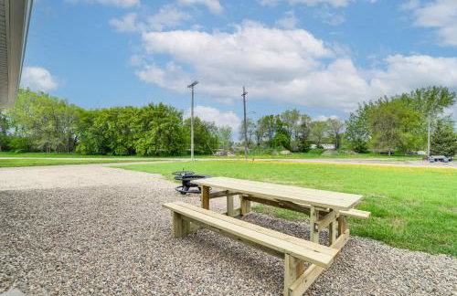 Serene Devils Lake House with Deck and Fire Pit! - Foto 23