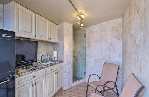 Stylish Beachfront Condo with Balcony & Ocean View - Foto 88