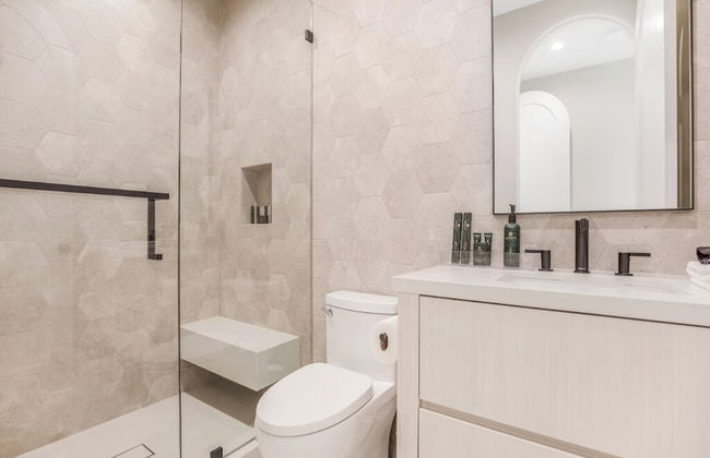 Villa Camellia - Charming 5 BR Home in the Heart of Studio City - Photo 48