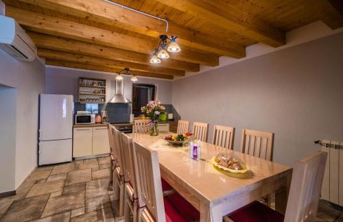 LUXURY VILLA ON SPACIOUS PRIVATE PROPERTY - Photo 17