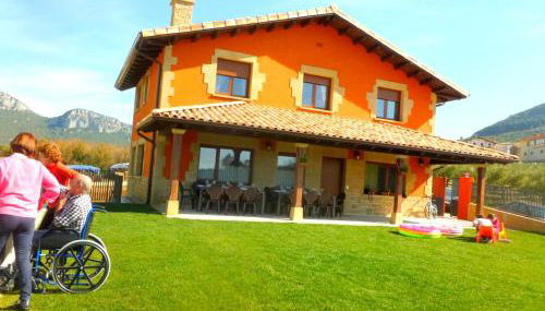 Casa rural Navarra para niños, accesible para grupos grandes de 14-16 personas Belastegui II - Foto 1, Garden
