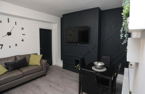 Cheerful 4-bedroom home in Sheffield - Photo 19