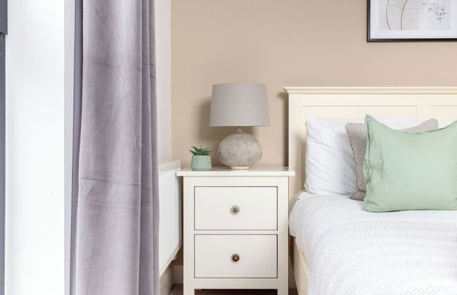 Idyllic 2 Bed Flat with Balcony in Canada Water - Foto 14