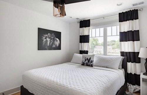 Brand New Luxury Home near Downtown - Foto 26