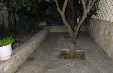 HoneyHouse - Photo 9