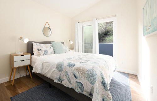 Bright Pacifica Townhouse - Photo 10