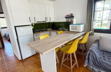 Apartamento en la Escala con piscina y parking - Photo 15