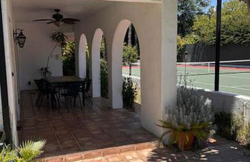 Sherman Oaks Tennis Estate with Pool + Spa - Foto 32