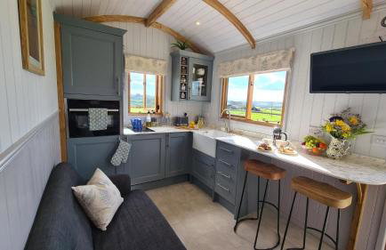 Honey Bee - Comfortable luxury shepherds hut with hot tub - Foto 14