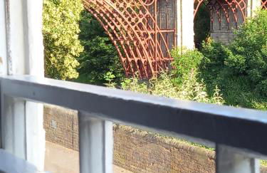 Ironbridge View Townhouse - WINNER 2026 UK MOST PICTURESQUE SELF-CATERING HOLIDAY HOME & 2026 SELF-CATERING ACCOMMODATION OF THE YEAR - Foto 87