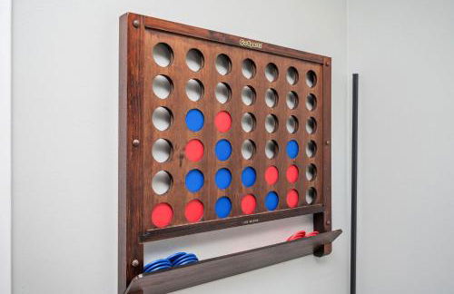 Vibrant Family Retreat~Sleeps 8~2 Kings~ Game Room - Foto 18