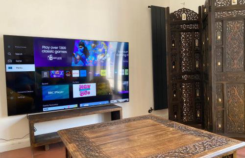 6 Bedroom Bungalow Ascot Racecourse LegoLand Windsor Castle 75" TV - Foto 8