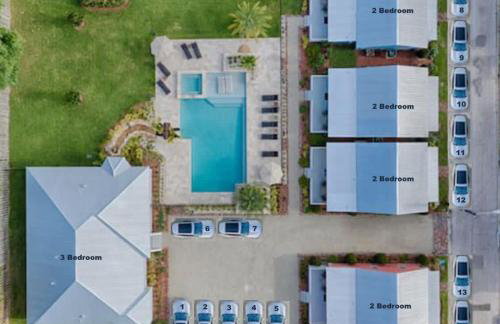 Quaint Cottage with Private Pool-Walk to Everything - Foto 35