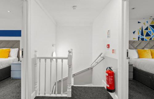 6 BR 4 Bath Central Worcester Sleeps 12 - Foto 8