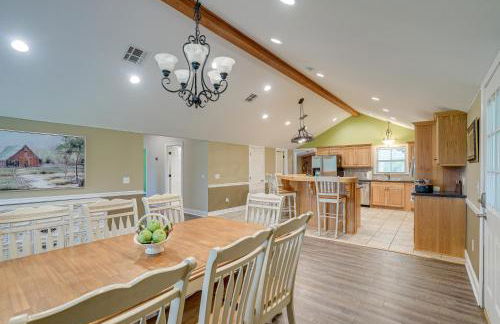 Quiet Marion Getaway with Fireplace! - Foto 9