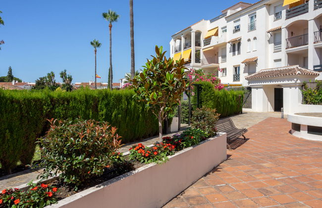 2 bedroom Apartment in Marbella with swimming pool - Photo 29
