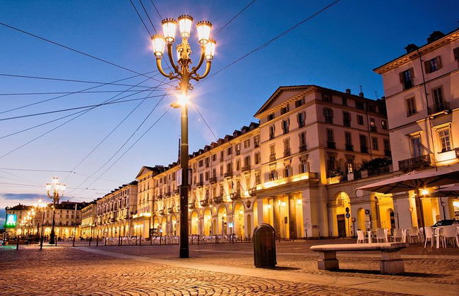 Tour nocturno guiado a pie por Turín de 2 horas en grupo reducido - Foto 2