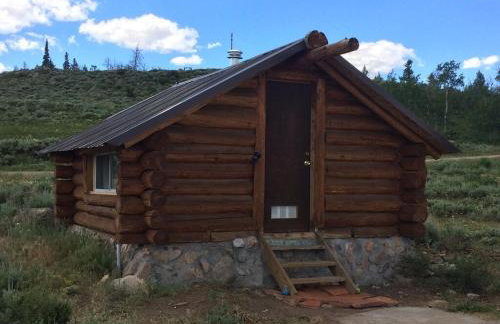 Red-tail Roundhouse at 22 West Cabins and Recreation - Foto 30