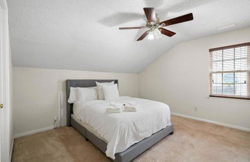 Cozy 4B 2 5B University Home King Beds Jacuzzi - Foto 51