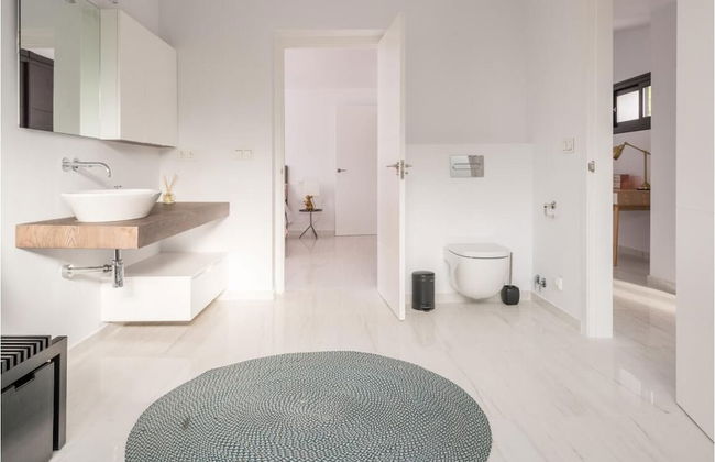 Magnificent And Modern Decorated Villa - Photo 27