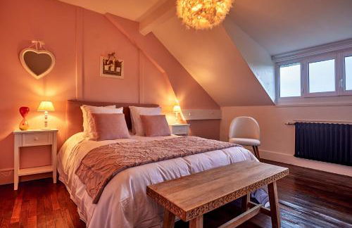 La Villa en Loire, avec Jacuzzi 6 places, Piscine chauffée, boulodrome, salle de jeu, 6 Chambres, vue Loire, 350M2 - Foto 13