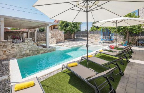 Cozy Home In Peresiji - Foto 9